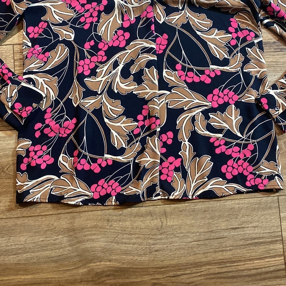Ann Taylor navy floral V-neck blouse - Picture 6 of 11